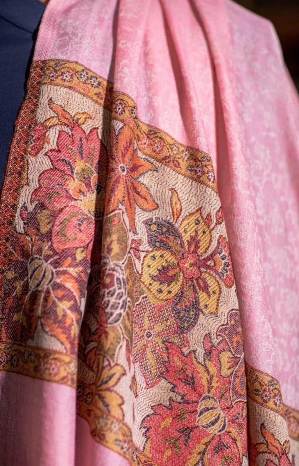 Self-Weaving Floral Stole, photo 1