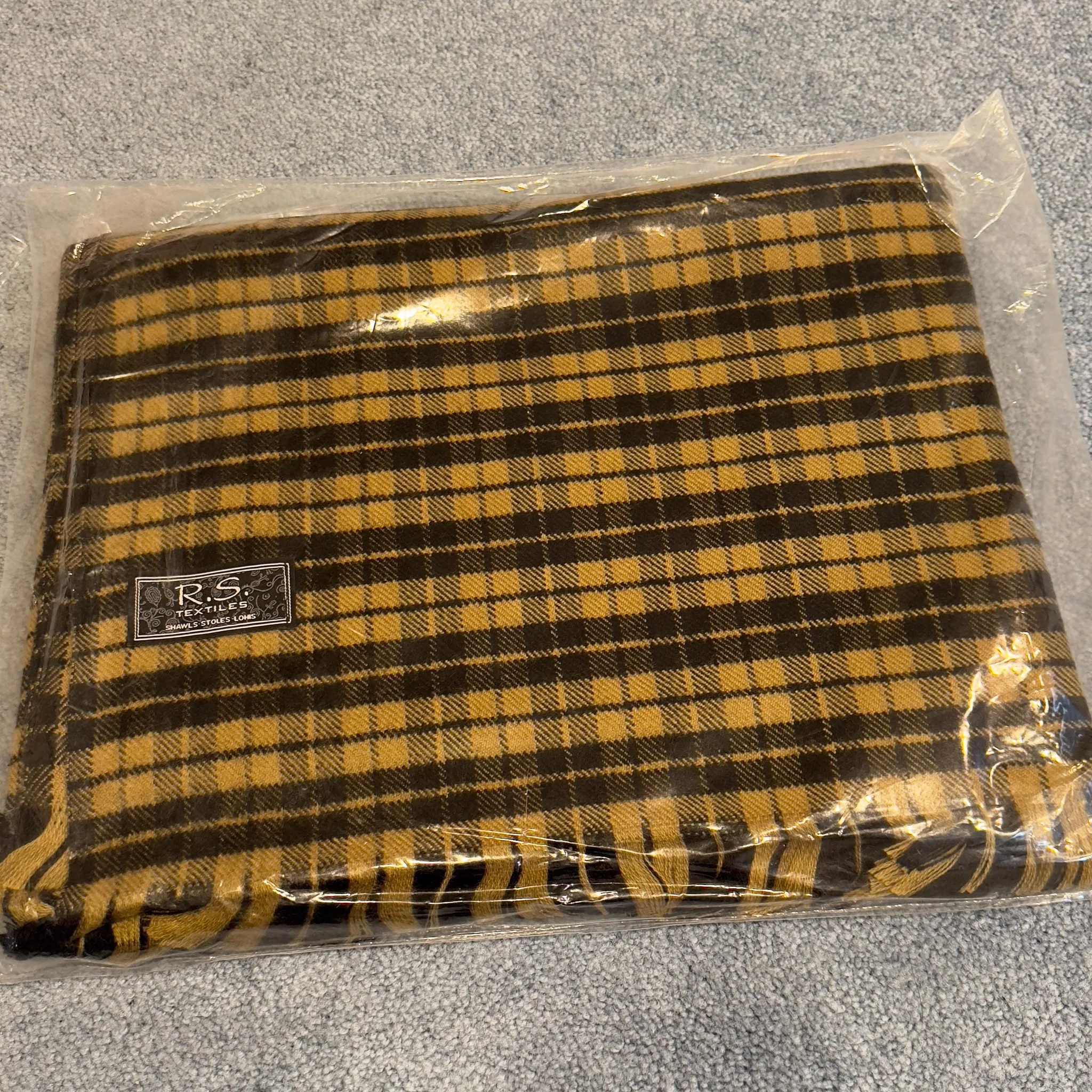 Shawl, Lohi, Checkered, Daks, England, British, Punjabi, Indian, Rustic, Meditation, Mindfulness, Yoga, Wool, Winter, photo 2